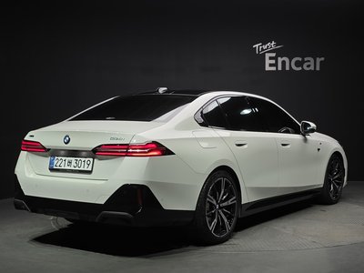 2025 BMW 5 SERIES 照片 3