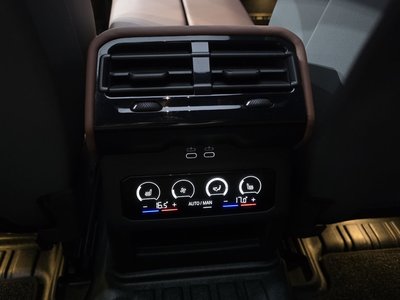 2025 BMW 5 SERIES — миниатюра 25