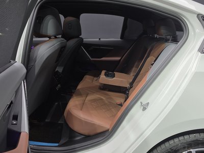 2025 BMW 5 SERIES — миниатюра 16
