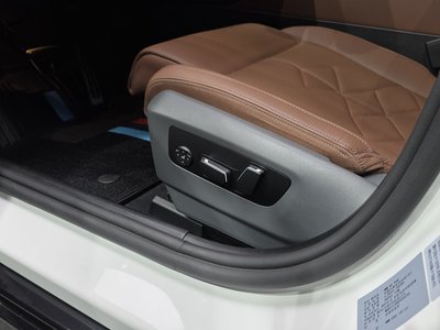 2025 BMW 5 SERIES — миниатюра 35