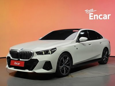 2025 BMW 5 SERIES 照片 1
