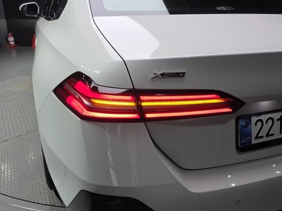 2025 BMW 5 SERIES 照片 10