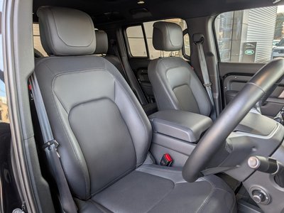 LAND ROVER DEFENDER - 9