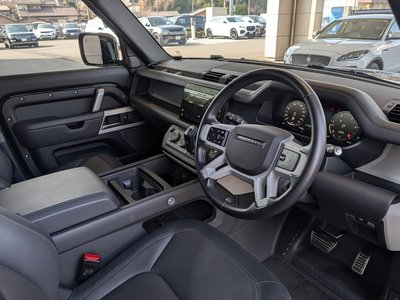 LAND ROVER DEFENDER - 2