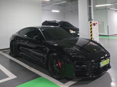 PORSCHE PANAMERA - 1