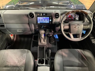 TOYOTA LAND CRUISER - 2