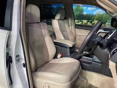 TOYOTA LAND CRUISER PRADO - 8