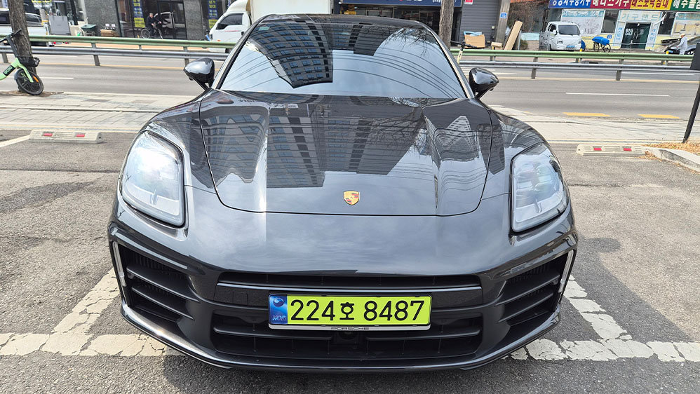 PORSCHE PANAMERA - View 1