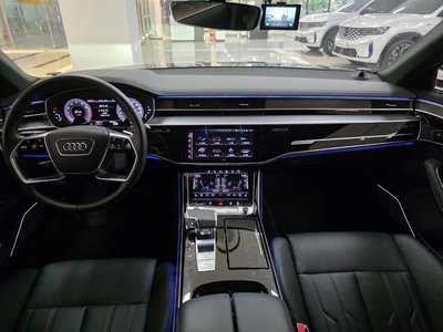 AUDI A8 - 7
