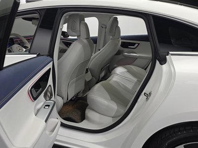 2023 Mercedes-BENZ EQE — миниатюра 18