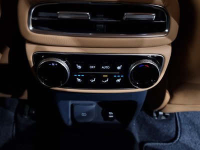2021 Genesis GV80 thumbnail 18