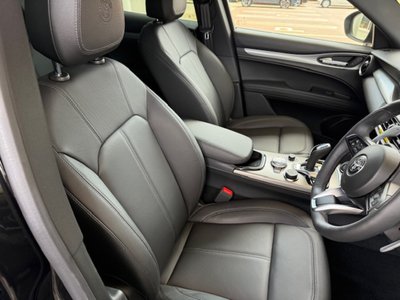صورة 15 لـ 2025 ALFA Romeo STELVIO