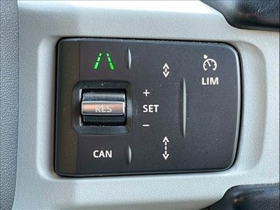 LAND ROVER DEFENDER - 10