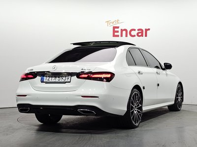 MERCEDES-BENZ E-CLASS - 4