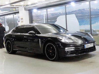 PORSCHE PANAMERA - 1