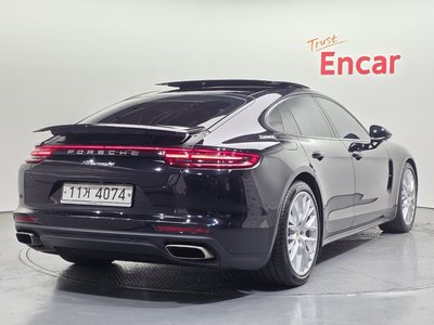 PORSCHE PANAMERA - 3