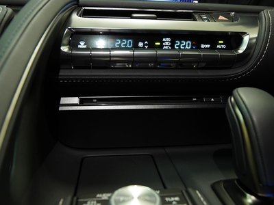 صورة مصغرة 56 لـ 2023 Lexus LC
