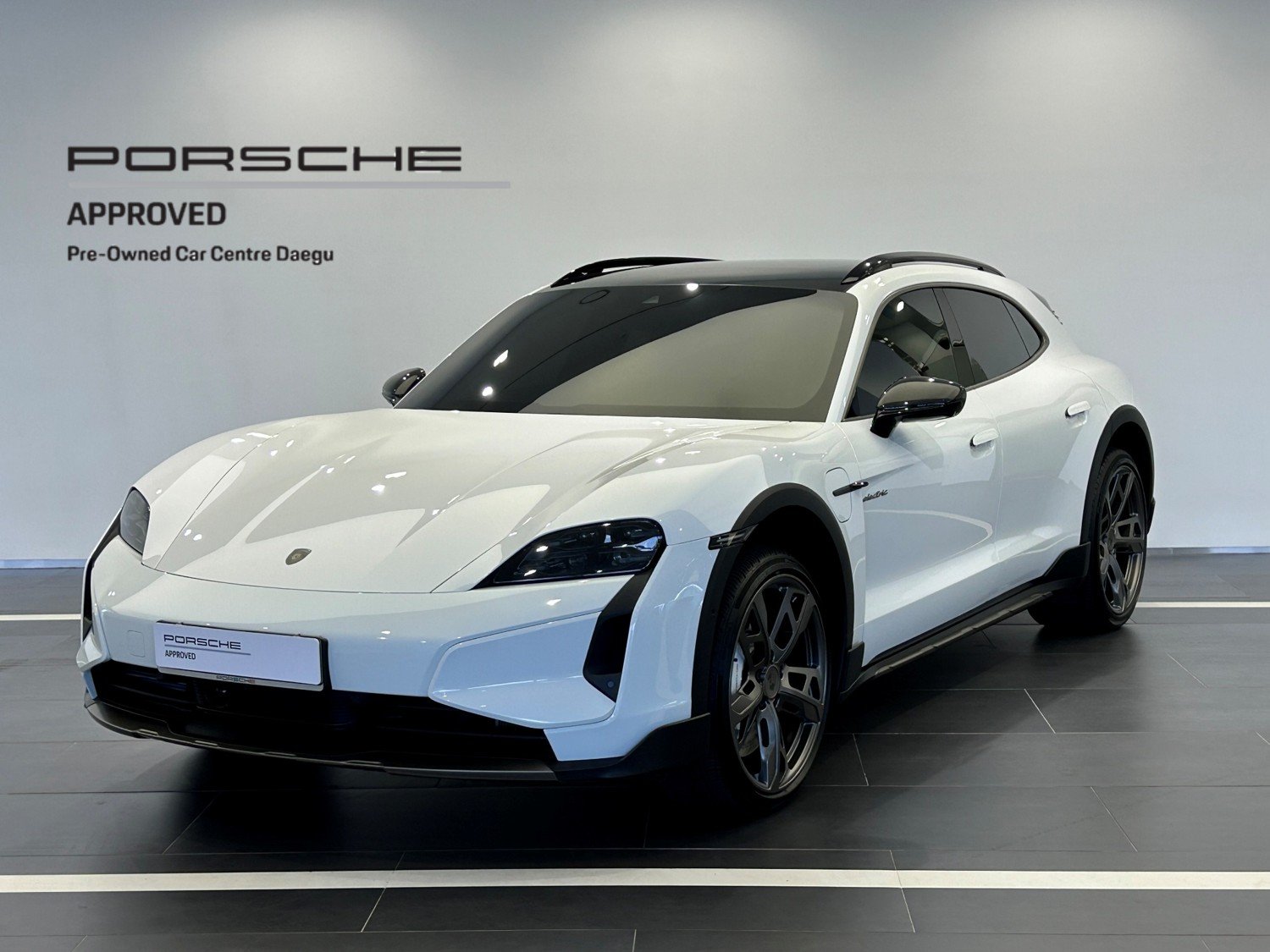 PORSCHE TAYCAN - View 1