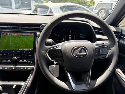 2025 Lexus LBX — миниатюра 13