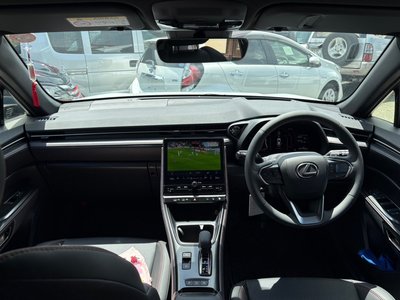 2025 Lexus LBX — миниатюра 12