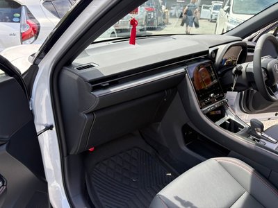 2025 Lexus LBX — миниатюра 23