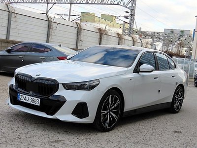 BMW 5 SERIES - 1