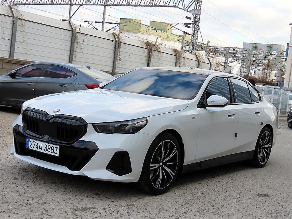 BMW 5 SERIES - View 1
