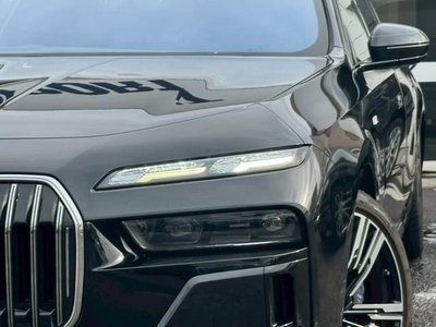 BMW 7 SERIES - 8