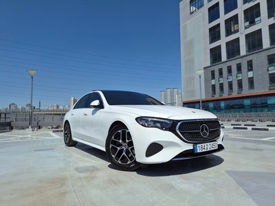 MERCEDES-BENZ E-CLASS - 1