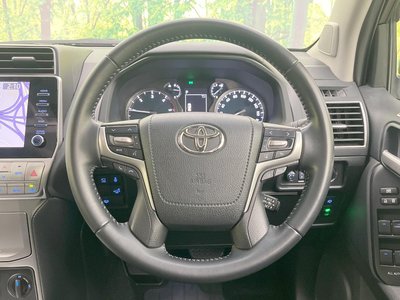 2022 Toyota LAND CRUISER PRADO — миниатюра 11