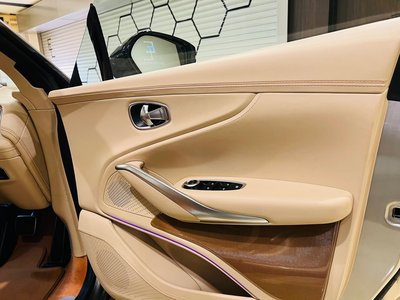 صورة مصغرة 39 لـ 2023 Aston Martin DBX