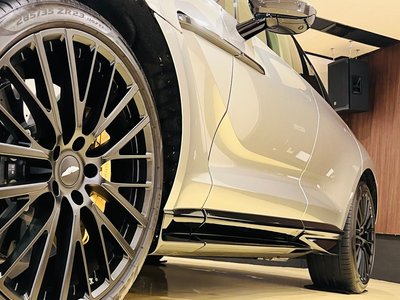 صورة مصغرة 33 لـ 2023 Aston Martin DBX