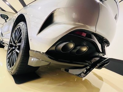 صورة مصغرة 22 لـ 2023 Aston Martin DBX