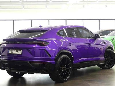 LAMBORGHINI URUS - 4