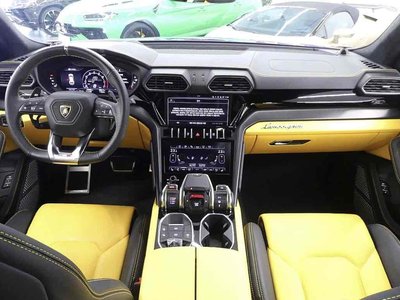 LAMBORGHINI URUS - 5