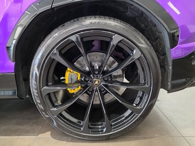 LAMBORGHINI URUS - 4