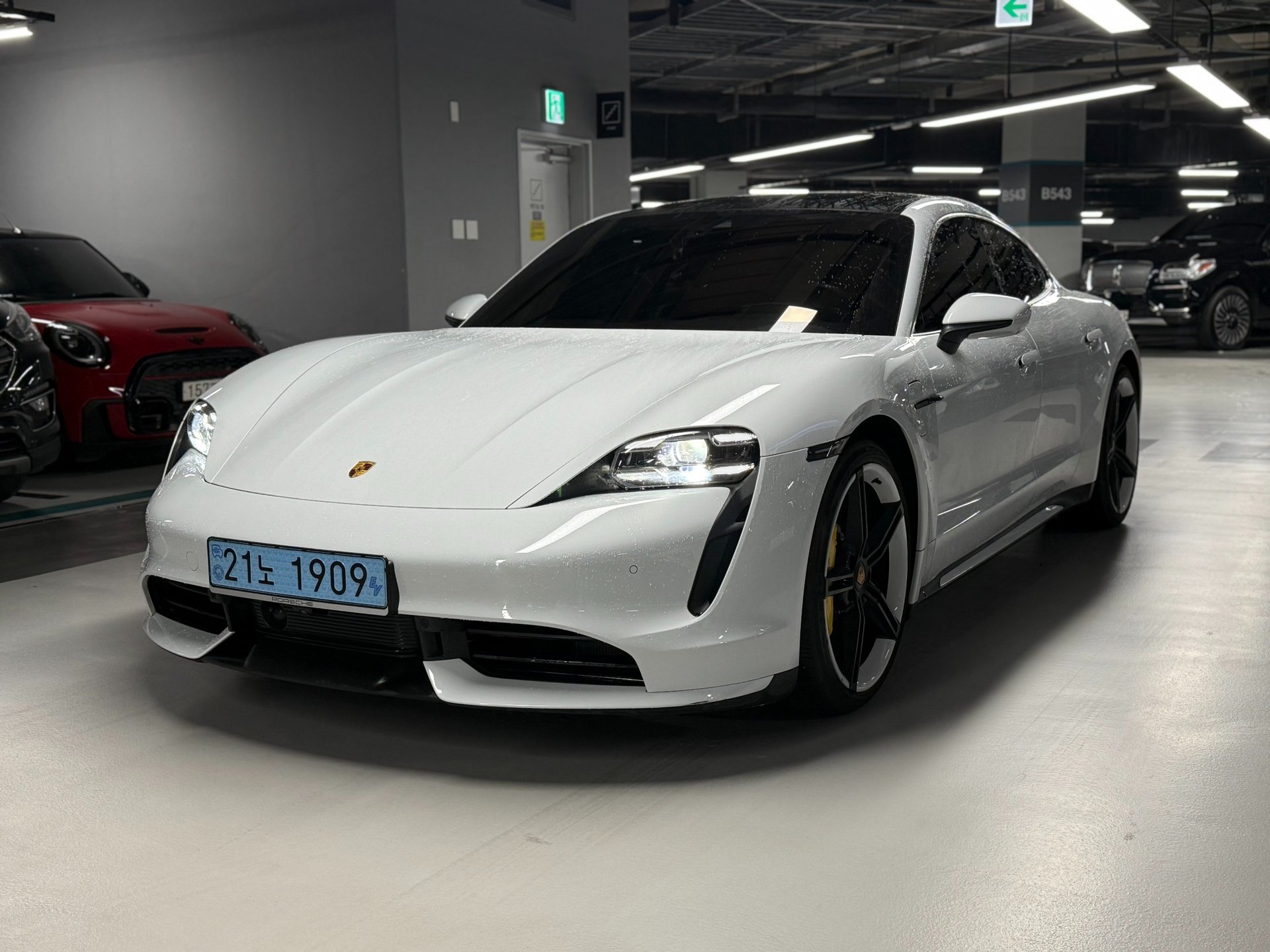 PORSCHE TAYCAN - View 1
