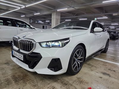 صورة 1 لـ 2026 BMW 5 SERIES