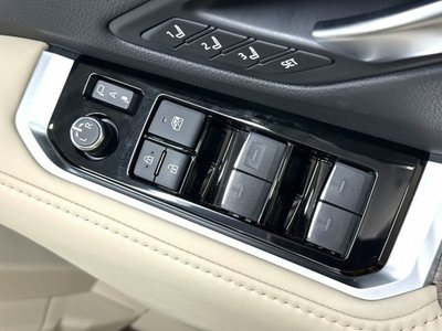 صورة مصغرة 70 لـ 2023 Toyota LAND CRUISER 300