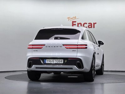 صورة 3 لـ 2023 Genesis GV70