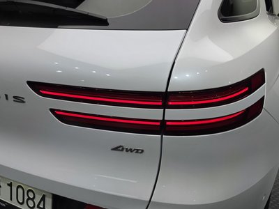 صورة 10 لـ 2023 Genesis GV70