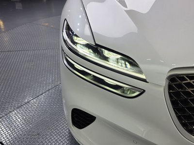 صورة 9 لـ 2023 Genesis GV70
