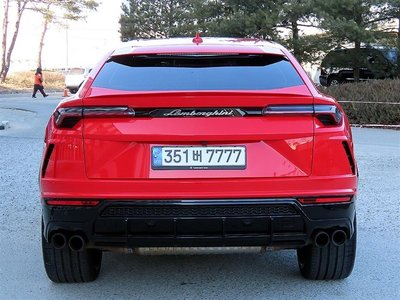 LAMBORGHINI URUS - 3