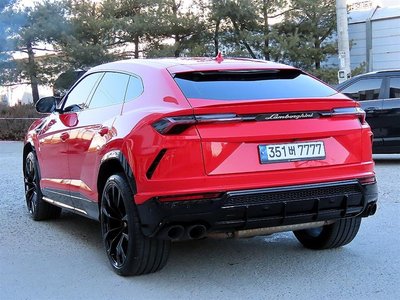 LAMBORGHINI URUS - 2