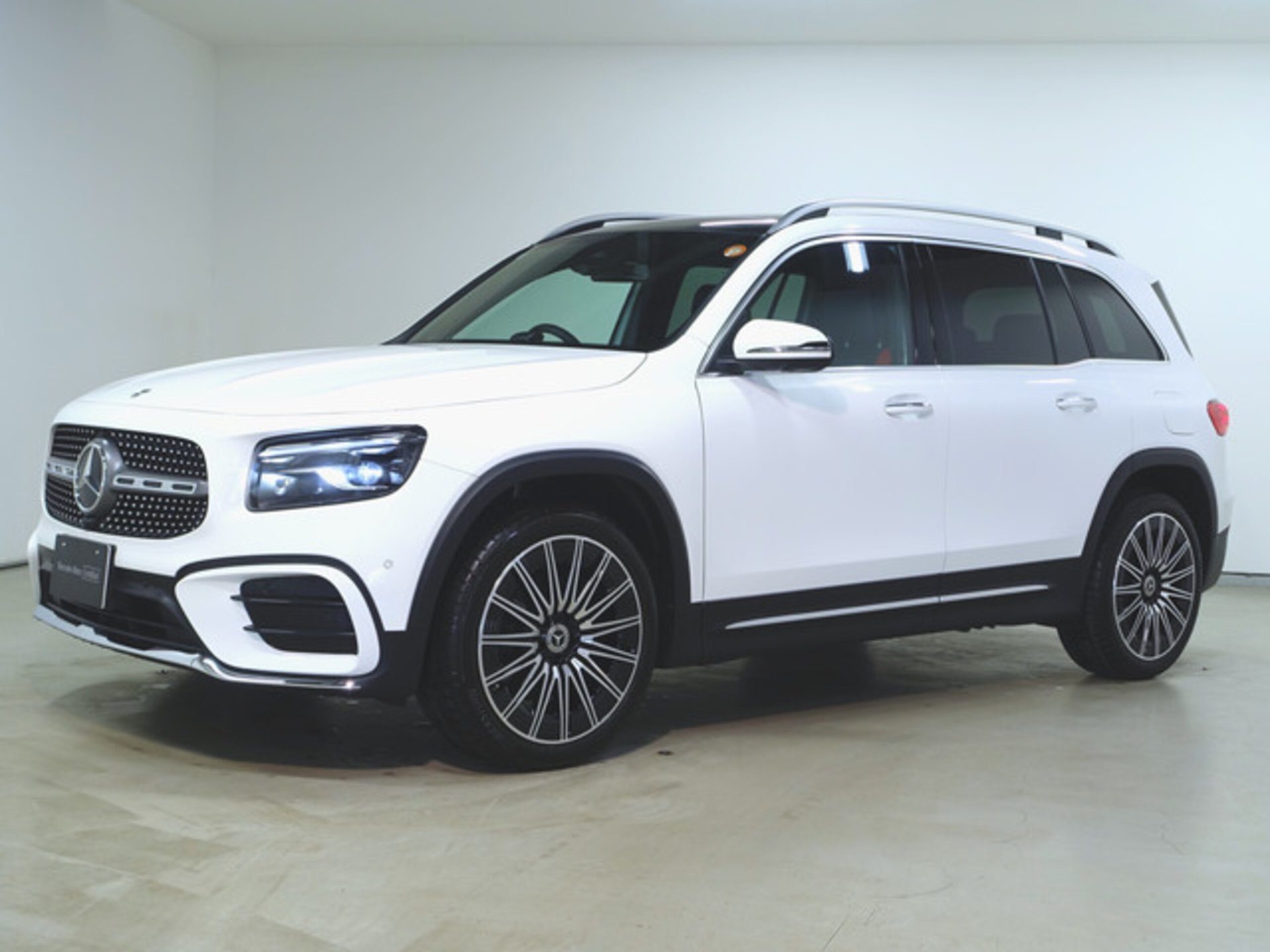 MERCEDES-BENZ GLB - View 1