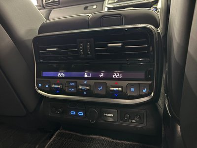 2024 Toyota LAND CRUISER 300 — миниатюра 27