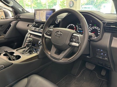 2024 Toyota LAND CRUISER 300 — фото 4