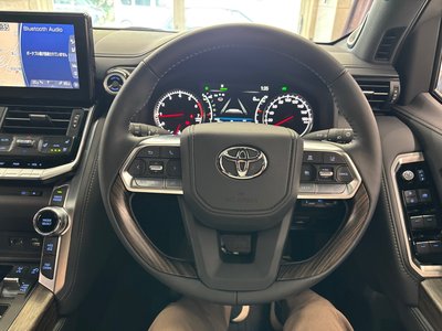 2024 Toyota LAND CRUISER 300 — миниатюра 11