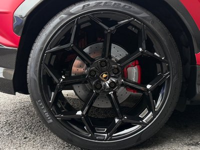 LAMBORGHINI URUS - 2