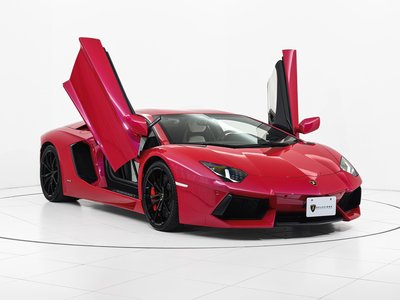 LAMBORGHINI AVENTADOR